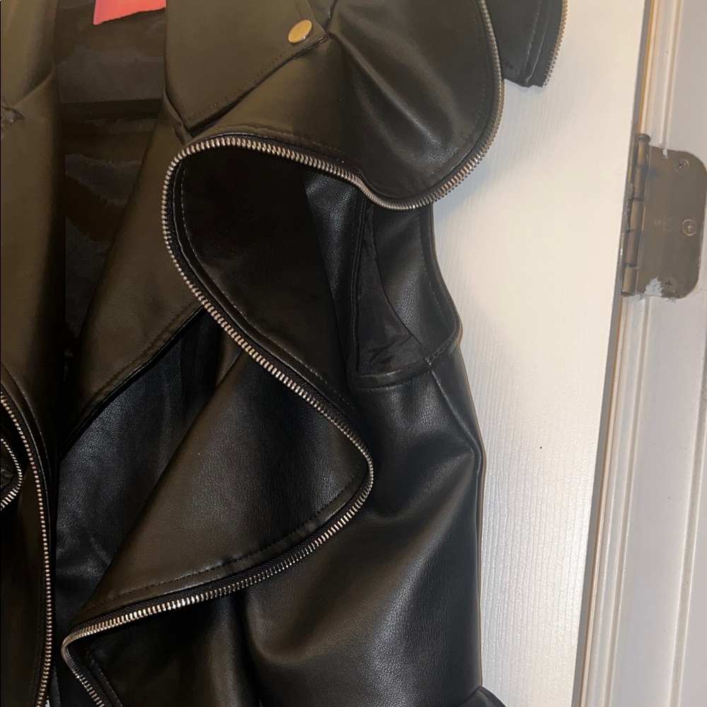 Azalea Wang Stylish Black Ruffled Faux Leather Vest XL - Picture 8 of 9